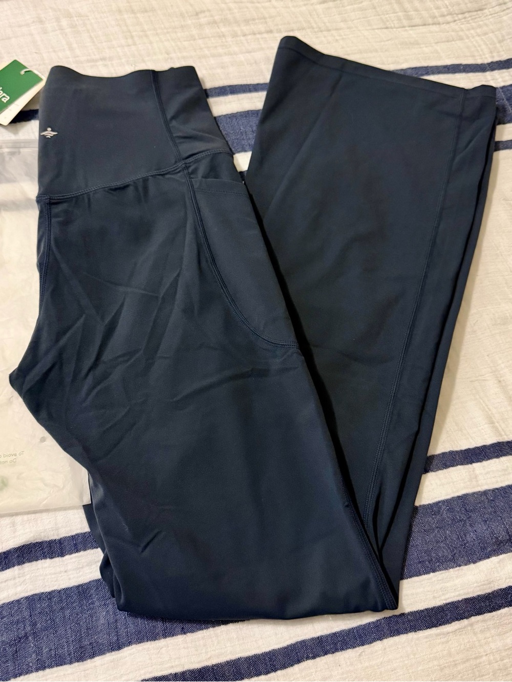 HALARA UltraSculpt High Waisted Bootcut Leggings with Pockets. NWT, Medium. - Picture 7 of 13